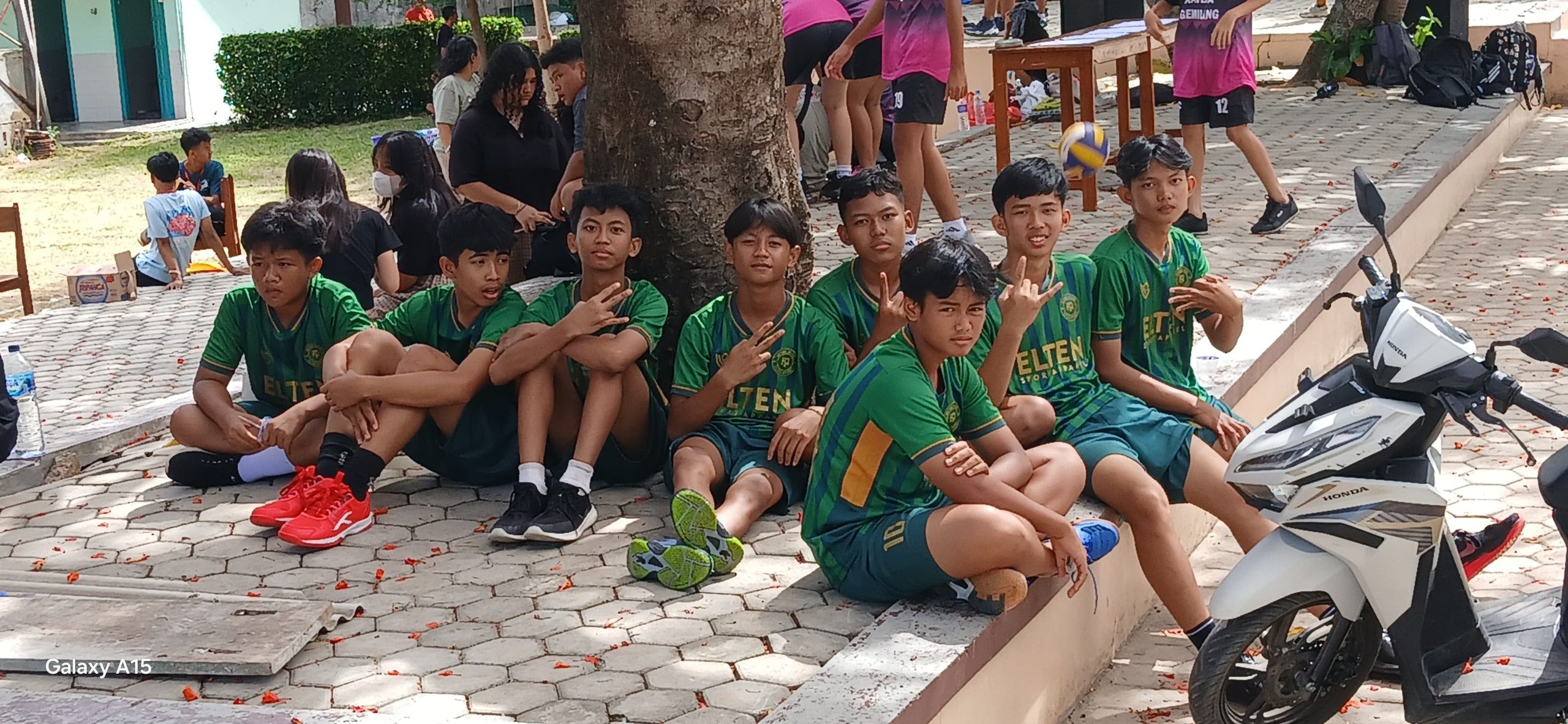 Penyerahan Piala SMP Xaverius Metro