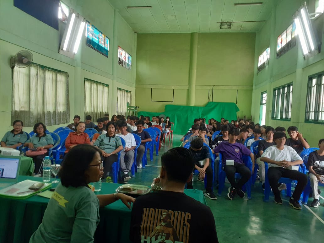 Siswa SMP Xaverius Metro aktif bertanya pada sesi sosialisasi