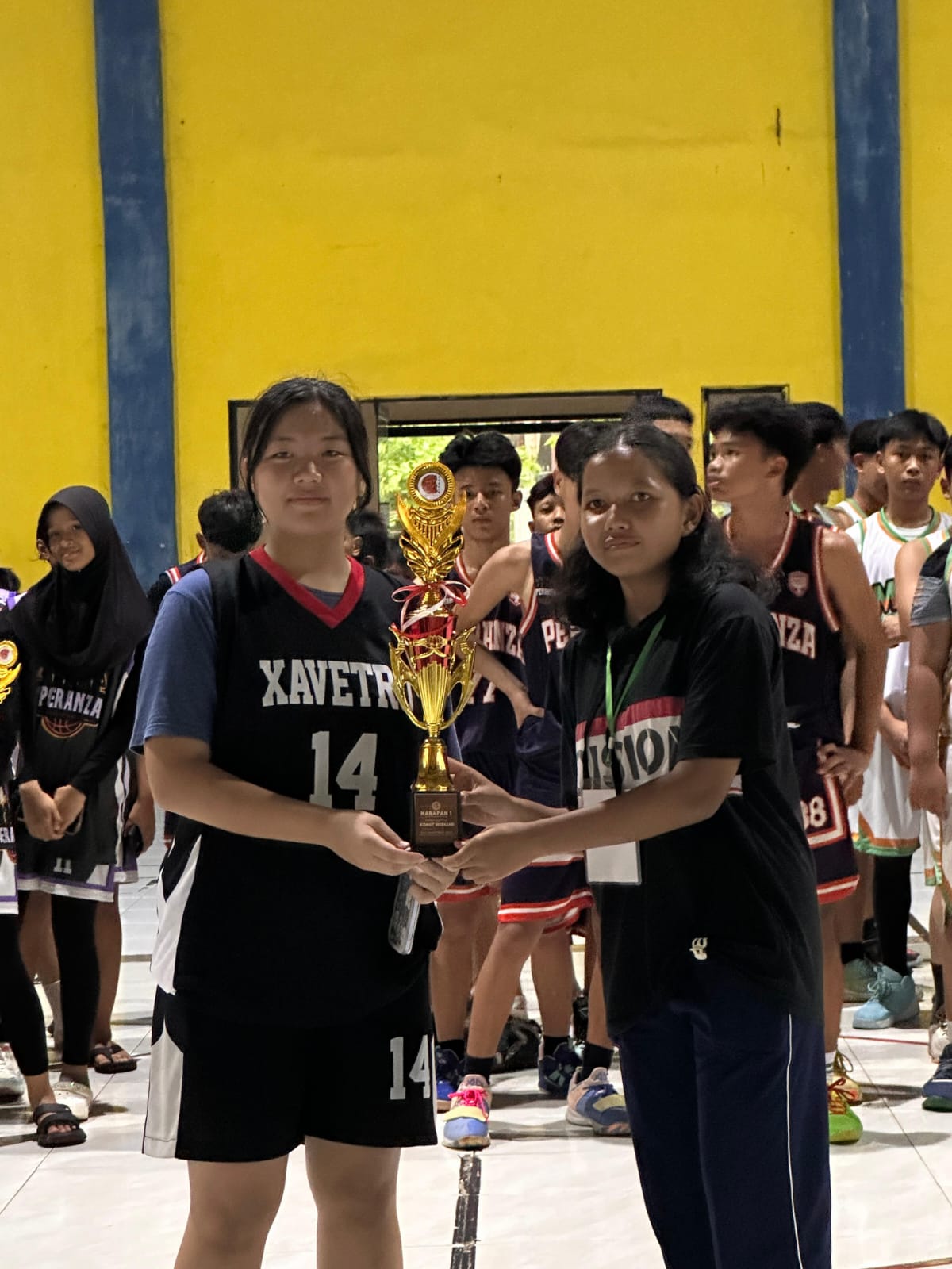 Aksi tim putra SMP Xaverius Metro