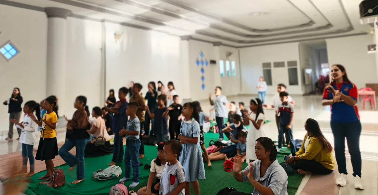 Suasana kegiatan Bina Iman Anak Paroki Metro bersama pendamping rohani